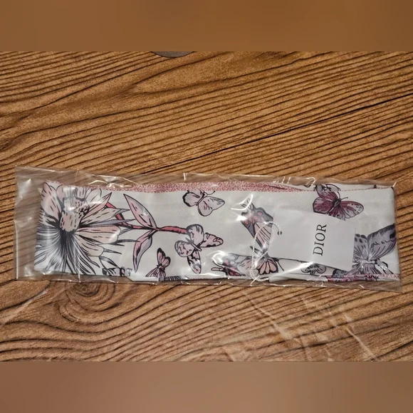 Christian Dior Twilly Scarf - NWT + Box & Gift Bag, VIP/GWP/Novelty Pink - Picture 3 of 6